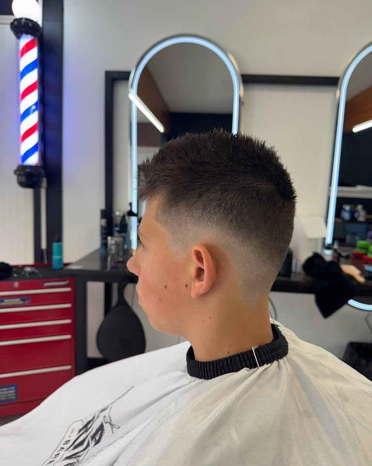 Short textured crop with a blended fade